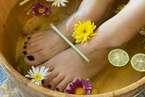 Mẹo chữa rối loạn tiền đình ở nhà đơn giản nhất là ngâm chân Mẹo chữa rối loạn tiền đình ở nhà đơn giản nhất là ngâm chân