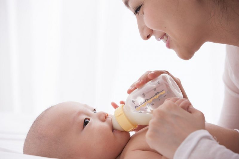 Top 10 bình sữa tốt nhất cho trẻ sơ sinh được các mẹ review
