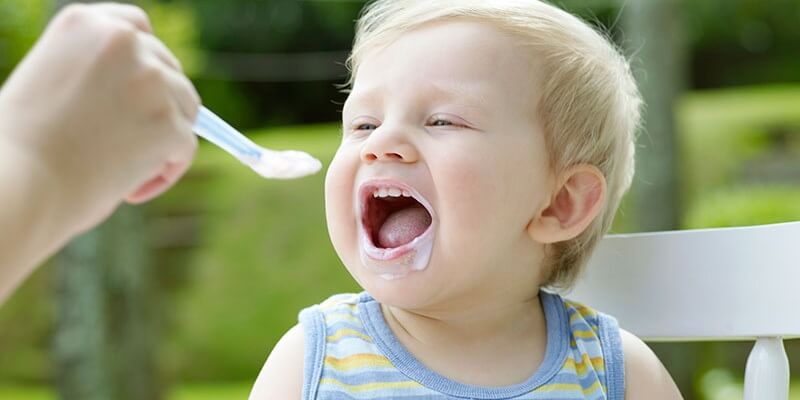 Trẻ bị tiêu chảy có nên ăn sữa chua?