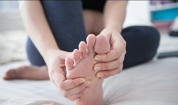 Bị tê ngón chân cái có nguy hiểm không?