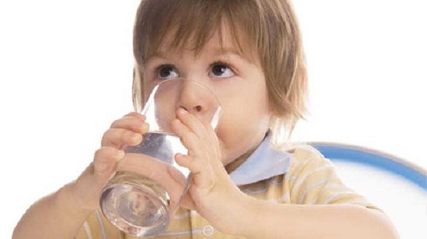 Bù nước và điện giải khi trẻ bị tiêu chảy kéo dài