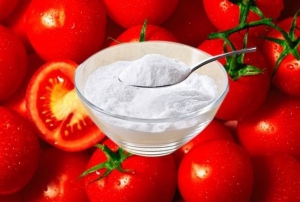 Baking soda và cà chua giúp nách hết mùi hôi và thâm nách