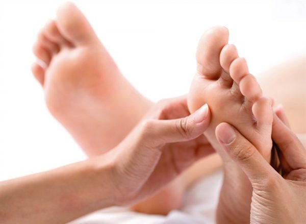 Tổng hợp phương pháp điều trị tê lòng bàn chân phổ biến