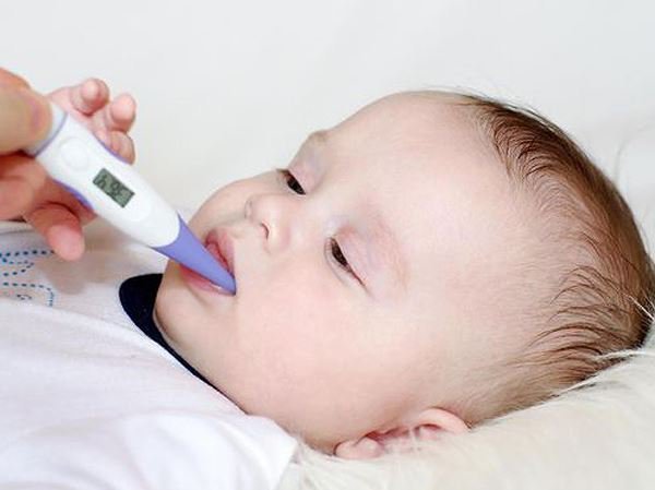 Chớ chủ quan khi trẻ em bị sốt kèm tiêu chảy!