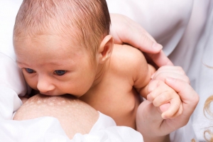 Bé 3 tháng tuổi quá biếng ăn Bé 3 tháng tuổi quá biếng ăn