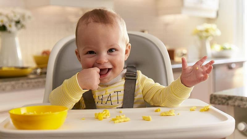 Trẻ 11 tháng tuổi biếng ăn