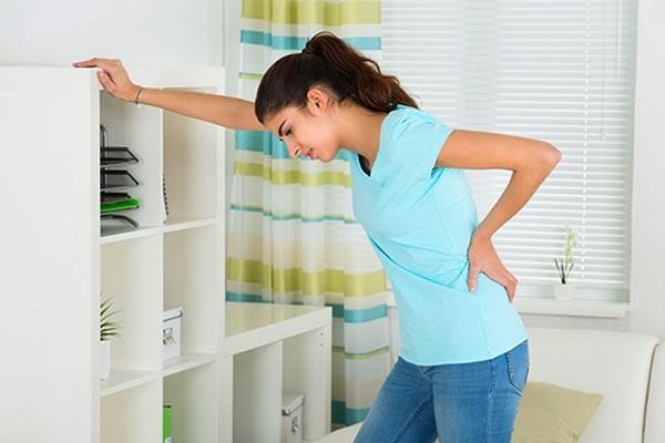 Đau bụng trên và đau lưng có nguy hiểm không?