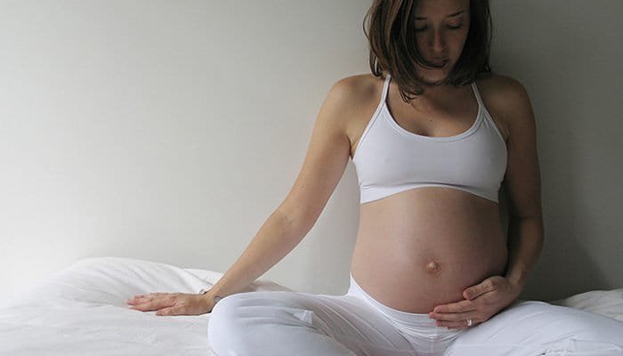 Bị ngứa vùng kín khi mang thai 3 tháng cuối phải làm sao?