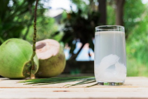 Bị cảm lạnh có thể uống nước dừa để cải thiện tình trạng bệnh