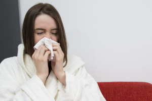 Hiểu rõ cảm lạnh và cảm cúm khác nhau thế nào để biết cách xử lý nếu bệnh trở nặng