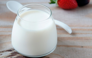 Sữa chua giúp tăng cường hệ miễn dịch tốt cho người bị cảm cúm