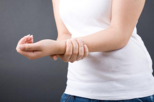 Những cách chữa trị hội chứng ống cổ tay cho các mẹ sau sinh