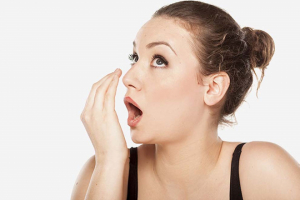 Hôi miệng cũng là một trong những dấu hiệu của bệnh mỡ máu cao